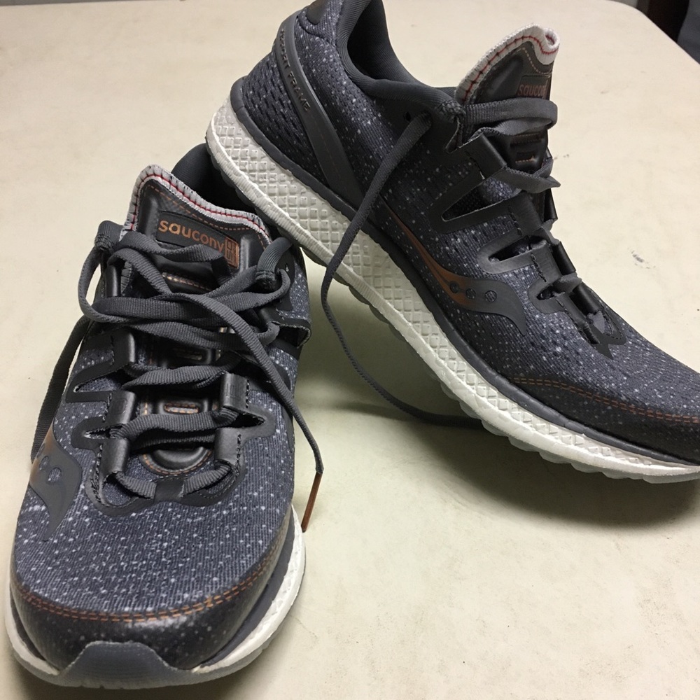 Womens Saucony Everun size 8 shoe like new!